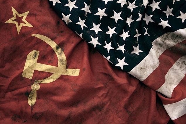 Biz istediğimiz kadar "Kore Savaşı" diyelim dostlar; ancak herkes farkında ki bu savaş Sovyetler, Çin ve Amerika arasında olur.