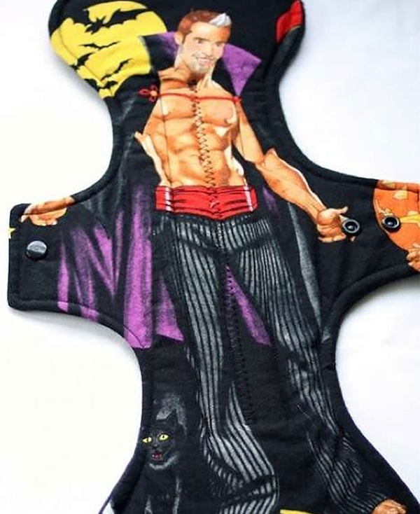 15. Женские прокладки с вампиром :)