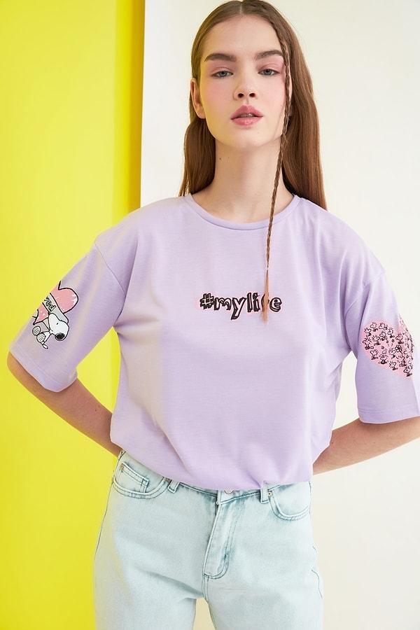 14. Rengi ve Snoopy baskısı ile kalbimizi çalan tatlı bir t-shirt...