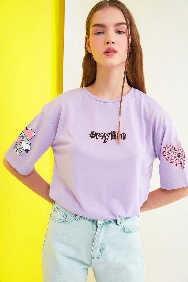 14. Rengi ve Snoopy baskısı ile kalbimizi çalan tatlı bir t-shirt...