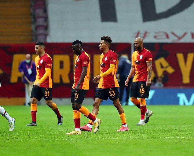 Bu sonucun ardından galibiyet hasreti üç maça çıkan Galatasaray 62 puana ulaştı.