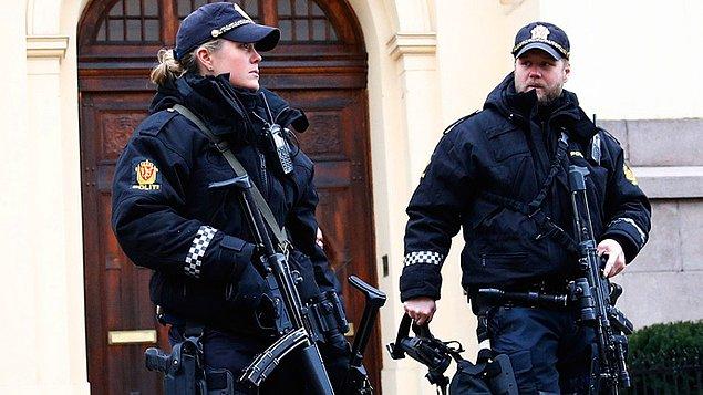 Norveç polisi tarafından yapılan açıklamada başkent Oslo’daki bir aparman dairesindeki bir erkek cesedi bulunduğunu bildirildi.