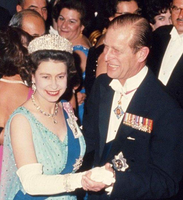 9. Prens Philip Kraliçe Elizabeth ile evlenebilmek için tahtından vazgeçti.