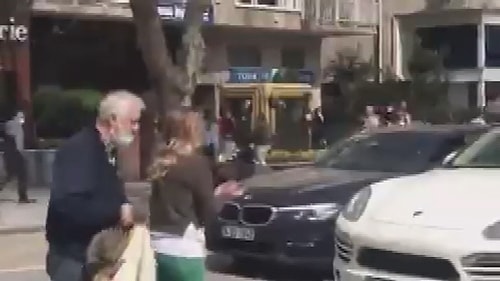 Kadıköy'de Sinir Krizi Geçiren Kadın Trafiği Birbirine Kattı