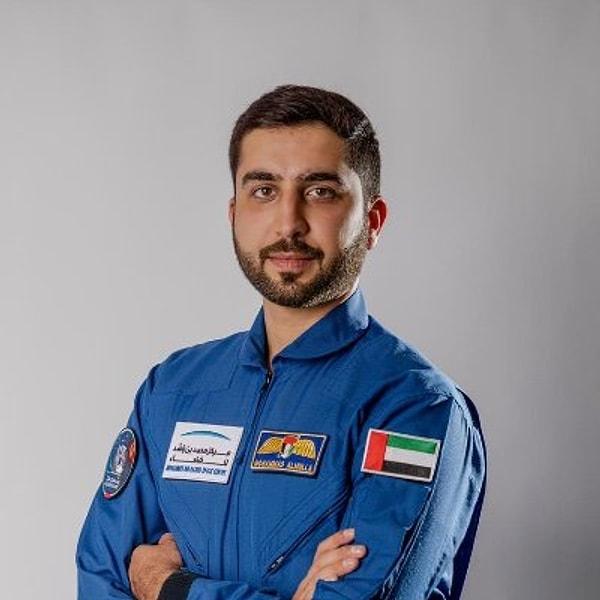 Mohammed al-Mulla ise bir pilot. Dubai polisi için havacı olarak çalışıyor ve aynı zamanda eğitim bölümünün komutanlığını yapıyor.