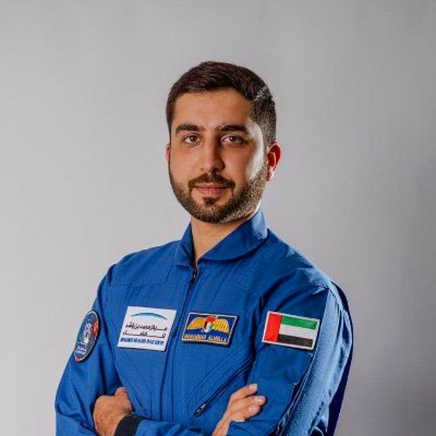 Mohammed al-Mulla ise bir pilot. Dubai polisi için havacı olarak çalışıyor ve aynı zamanda eğitim bölümünün komutanlığını yapıyor.