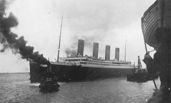 Öncesinden bavulları ve eşyaları Titanik'e yüklenen Ömer Besim Paşa Titanik'i kaçıran tek yolcuydu.