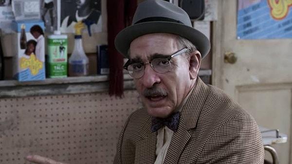16. Coming to America'da, Eddie Murphy'nin yaşlı Yahudi bir adam rolünde yer aldığını bilmiyor olabilirsiniz...