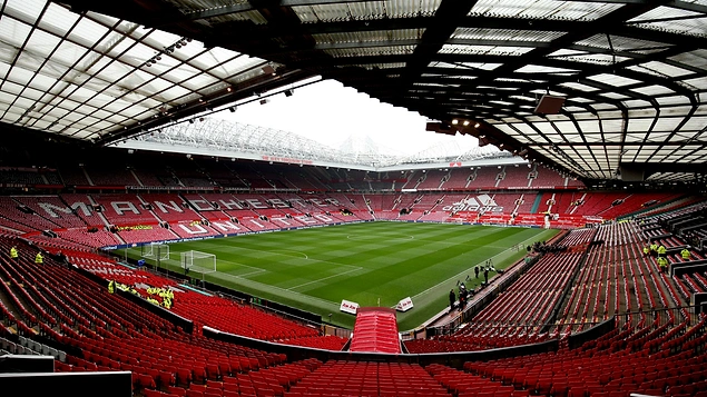 Manchester United-in stadionu ləqəbli stadionlardan ən yaxşı bilinən Old Trafforddur.  Bu stadiona Manu əfsanəsi Sir Bobby Charlton tərəfindən "Xəyallar Teatrı" ləqəbi verildi.