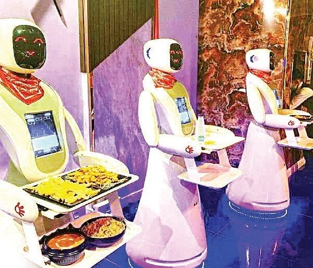 Yine Suudi Arabistan'dan Geldi: İlk Robot Restoran Hizmete Girdi