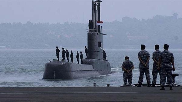 Endonezyalı yetkililer ayrıca Avustralya ve Singapur'un denizaltıyı arama çalışmalarına yardım etmesini istedi ancak henüz iki ülkeden bir cevap gelmedi.