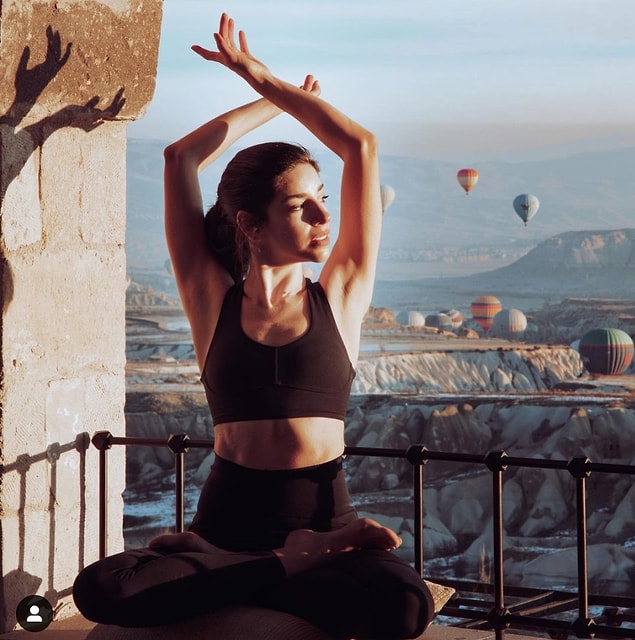 Ayrıca eşinin de söylediği gibi "Elvin'in asla vazgeçemeyeceği şeylerden biri ise yoga!"