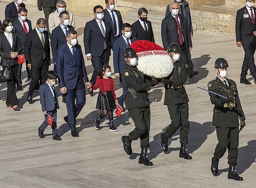 Devlet Erkanı 23 Nisan'da Atatürk'ün Huzurunda