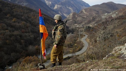 Ermenistan Başbakanı Paşinyan Erken Seçim Yapılabilmesi İçin İstifa Etti