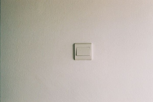 10. Когда выходишь из комнаты, выключай за собой свет!