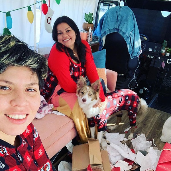 Познакомьтесь с Кристин Салдана и Кэти Марискал, парой, которая решила обеспечить себе необычный и комфортный кусочек жилого пространства