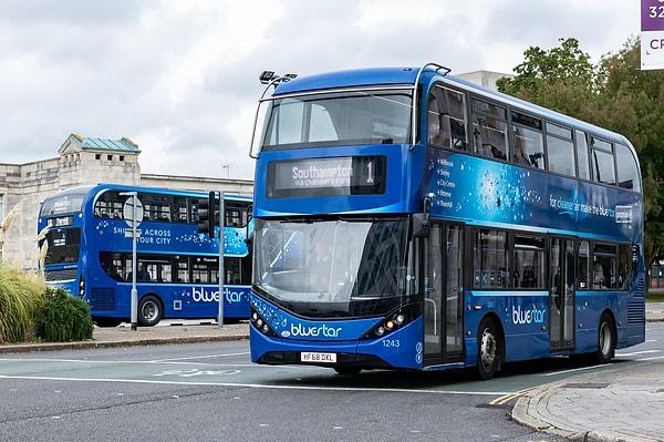Tüm dünyanın bilhassa sanayi şehirlerinin en büyük dertlerinden biri olan hava kirliliği için çözüm önerileri geliştirilmeye devam ediyor. Bu projelerden biri de İngiltere’nin Southampton şehrindeki Bluestar Bus otobüs projesi.