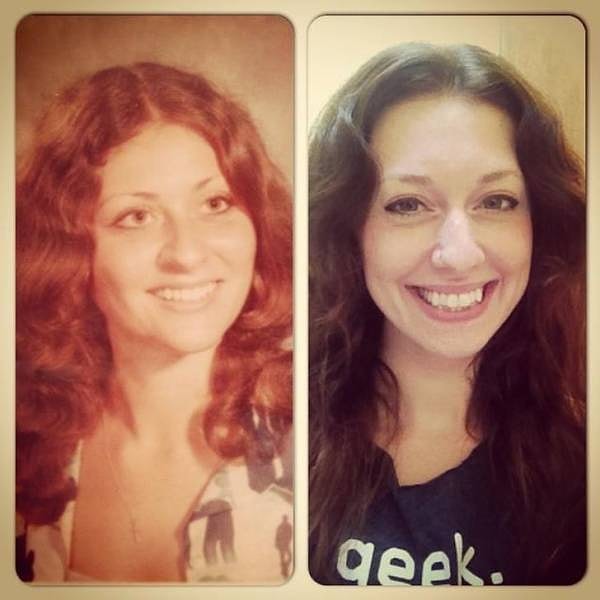 8. "Моя мама в 17 лет в 1975-м и я в 26-летнем возрасте. Нет, мы не идентичны, но я понимаю, почему все говорят, что мы на одно лицо!"