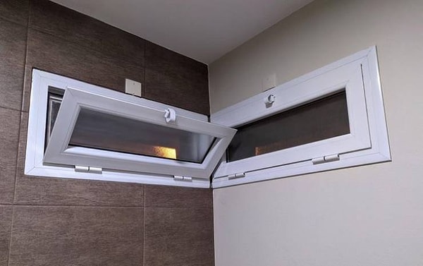 10. "Два окна в моем офисе постоянно борются за право быть открытым".