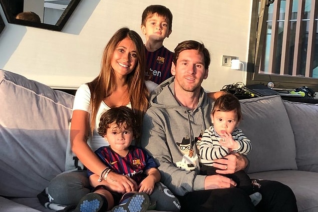 Başarılı futbolcu sadece attığı gollerle değil sevimli aile hayatıyla da çok konuşuluyor.