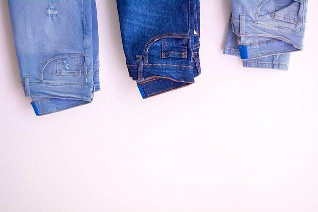 1873'te keşfedilen blucin pantolon o yıllarda hep sınırlı sayıda üretiliyordu çünkü çivit mavisinin doğal yollarla üretilmesi oldukça zordu.