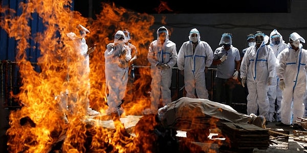 Поскольку в больницах не осталось свободных мест, на улицах полно больных и мертвых.