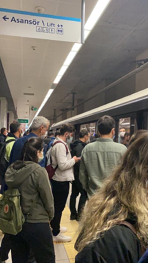 'Tam' Olmamış Sanki! Yasakların İlk Gününde İstanbul'da Trafikte ve Toplu Taşımada Yoğunluk Dikkat Çekti