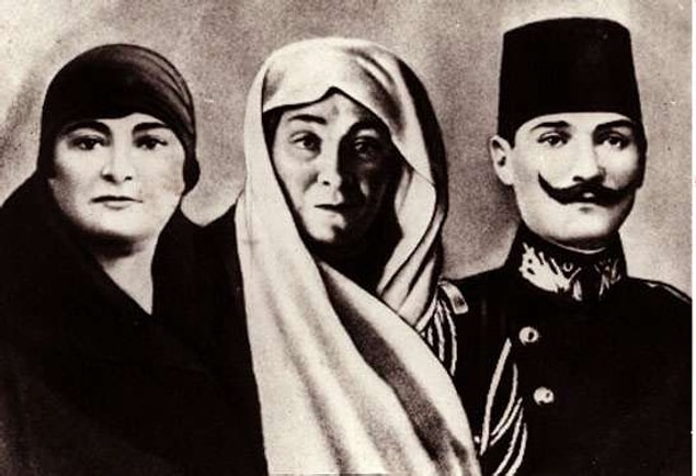 Zübeyde Hanım, Yörüklükle ilgili şunlardan bahsetmektedir. "Bizim esas soyumuz Yörük'tür. Buralara Konya, Karaman çevresinden gelmişiz. Babam, Feyzullah Efendinin büyük amcası Konya'ya gitmiş. Mevlevi Dergahına girmiş ve orada kalıp Yörüklüğü tutmuştur.