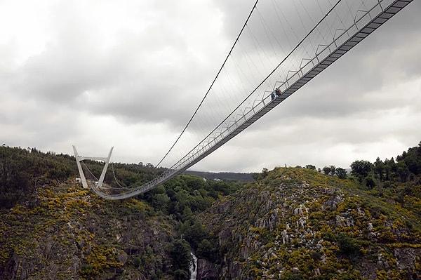 Portekiz merkezli stüdyo Itecons tarafından tasarlanan köprünün yapımı 3 yıl sürdü, Temmuz 2020'de tamamlandı.