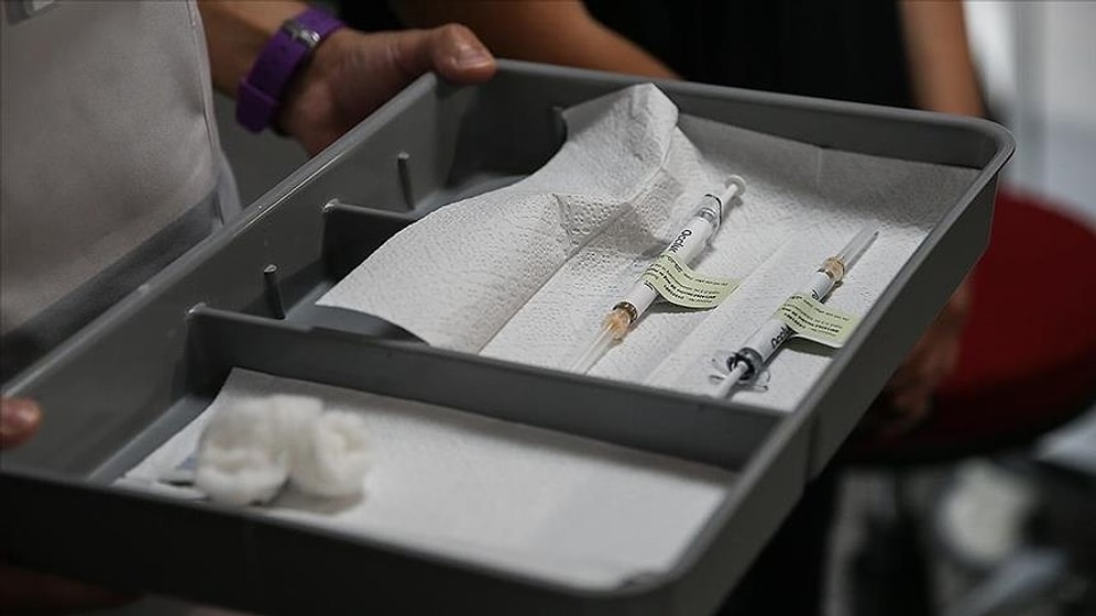 Türkiye'nin Elindeki Aşı Miktarı Açıklandı: 6 Milyon Doz Sinovac ve BioNTech