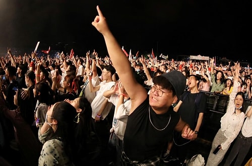 Kâbusun Başladığı Wuhan'da Hayat: On Binlerce Kişi Müzik Festivalinde...