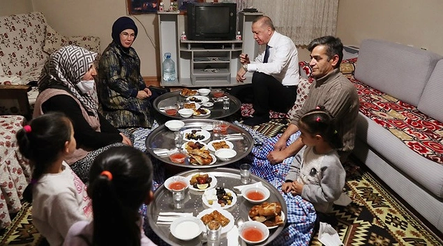 Cumhurbaskani Erdogan In Bir Koyde Katildigi Son Iftar Yemeginde Ortaya Cikan Bazi Detaylar Onedio Com