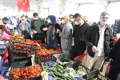 Pazar Yerleri Tam Kapanmada İlk Kez Açıldı: Bazılarında Sosyal Mesafe Unutuldu