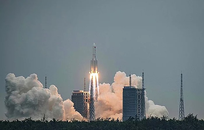 🚀 Rahat Bir Nefes Aldık: Çin Roketinin Enkazı Dünya'ya Düştü