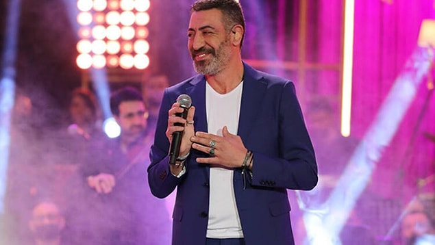 Biliyorsunuz Hakan Altun, Kanal D'nin sevilen programlarından Şarkılar Bizi Söyler'de Sibel Can'la ve Hüsnü Şenlendirici ile birlikte performans sergiliyor.