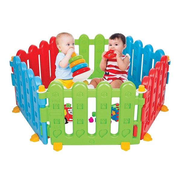 17. Bebekleriniz için güvenli bir oyun alanı oluşturan, 6 parçalık çit 12 aydan itibaren bebekler için kullanıma uygundur.
