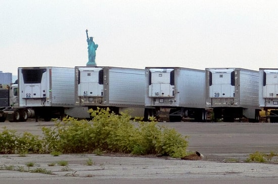 ABD'de 750 Korona Mağdurunun Cenazesi Hâlâ Soğutmalı Kamyonlarda Bekliyor