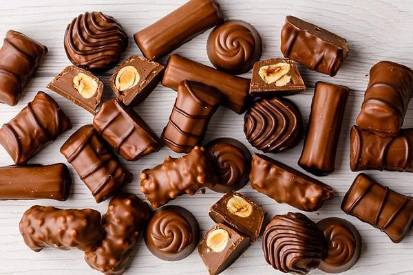 4. Afilli çikolata ve şekerler afilli konuklar için çıkar.