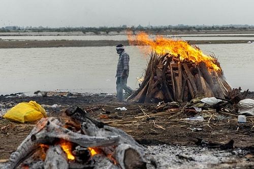 Hindistan’da Kovid-19’dan Öldüğü Şüphenilen 71 Kişinin Cansız Bedeni Ganj Nehri Kıyılarına Vurdu...