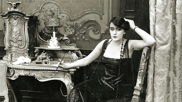Alice, 1896'dan 1906 yılına kadar bilinen ilk kadın yönetmendir.