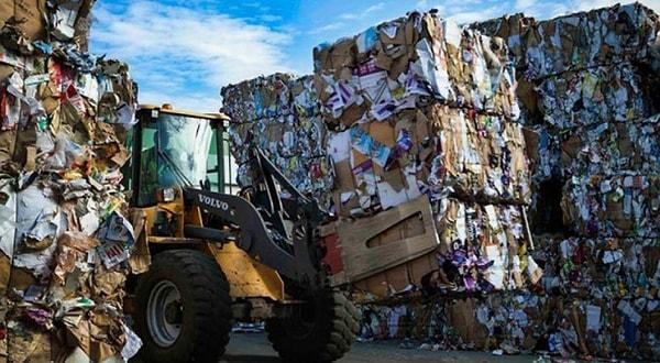 Geçtiğimiz yıl atık plastik ithal izni olan 130 şirket bulunurken sadece bu yılın ilk dört ayında sayı 400’e çıkmış durumda.