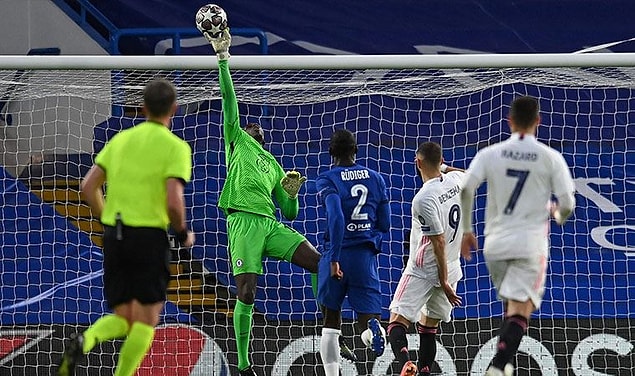 Chelsea ile Premier Lig'de bu sezon şu ana kadar çıktığı 29 maçın 16'sında gol yemedi.