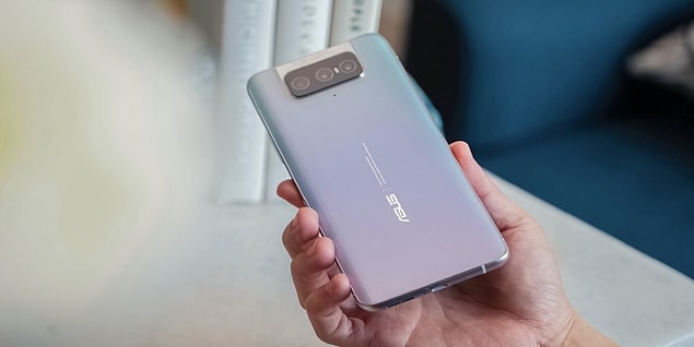 ZenFone 8 modelinin ana kamerası da 64MP ve yine IMX686 sensörünü kullanıyor. Ön tarafta 12MP geniş açılı selfie kamerası bulunuyor.