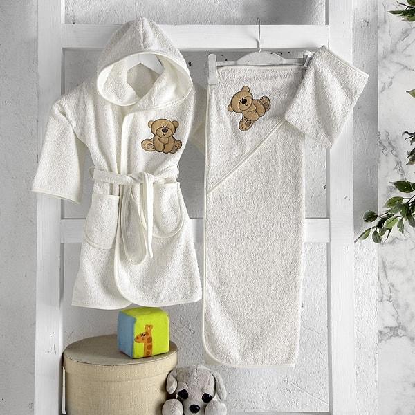 9. Çok sevimli bir bebek bornoz seti... Banyodan sonra bebeğinizin severek giyeceği türden.