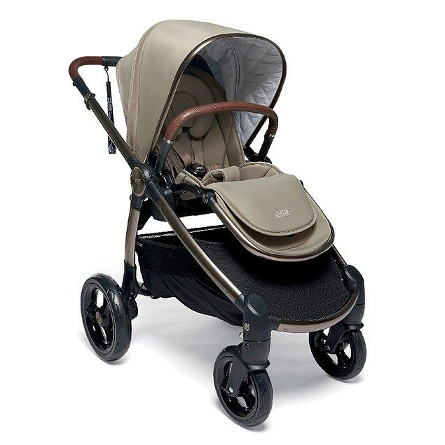 3. Ekstra büyük tekerlekleri sayesinde kolay manevra yapabileceğiniz Mamas&Papas bebek arabası da son derece konforlu ve güvenli.