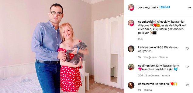 Blog yazarı Derya Güneş, bayram sabahı eşi ve kedisi Jessie ile birlikte çekildikleri bu fotoğrafı Instagram hesabından paylaşarak takipçilerinin bayramını kutladı.