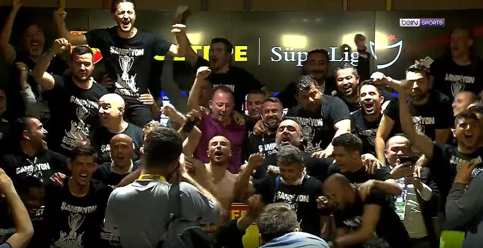 2020-2021 Süper Lig Şampiyonu Beşiktaş'ın Futbolcuları, Sergen Yalçın'ın Basın Toplantısını Bastı