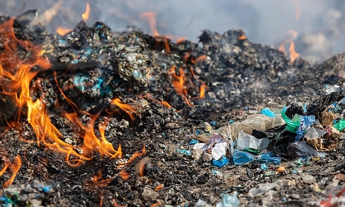 Greenpeace: İngiltere'deki Plastik Atıkların Yüzde 40'ı Türkiye'ye İhraç Edilerek Yasa Dışı Yollarla Yakıldı