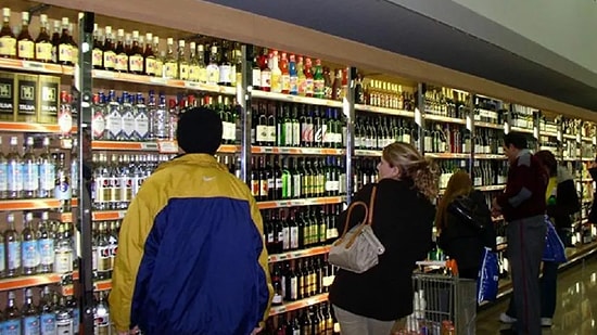 Yeni Akit Yazarı Karahasanoğlu'ndan 'Alkol' Çıkışı: 'Bugün 17 Mayıs, Haydi Sarhoşlar Koşun'