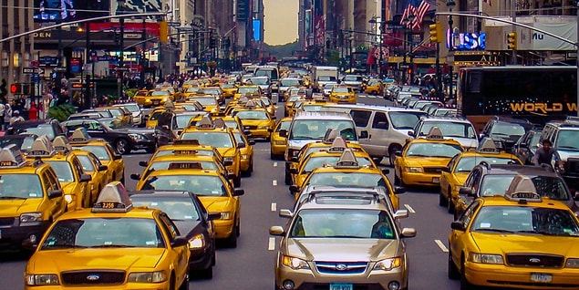 Otonom araçlarının yaygınlaşmasıyla kişilerin sahip olduğu araç sayısı düşecek. 2020 yılında Amerika'da 247 milyon otomobil bulunurken, 2040 yılında bu rakamın 45 milyona kadar düşeceği söyleniyor.